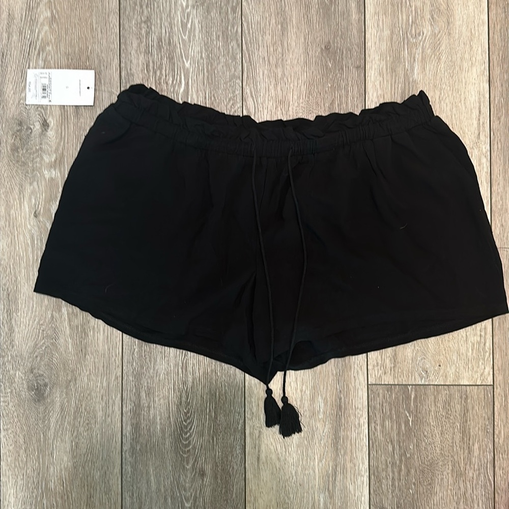 Isabel maternity shorts
